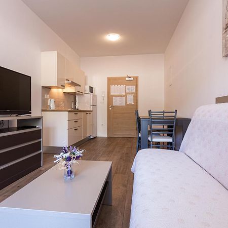 Apartments Crnekovic Tomislava 8A Baška Esterno foto