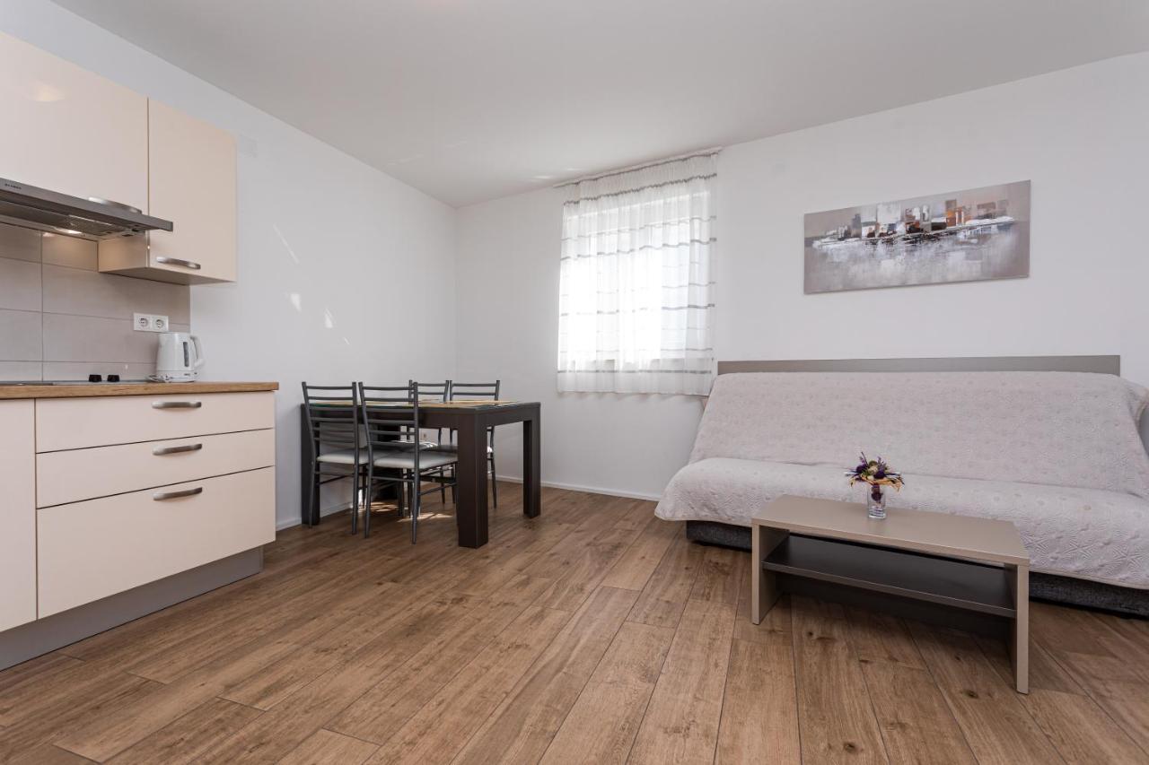 Apartments Crnekovic Tomislava 8A Baška Esterno foto