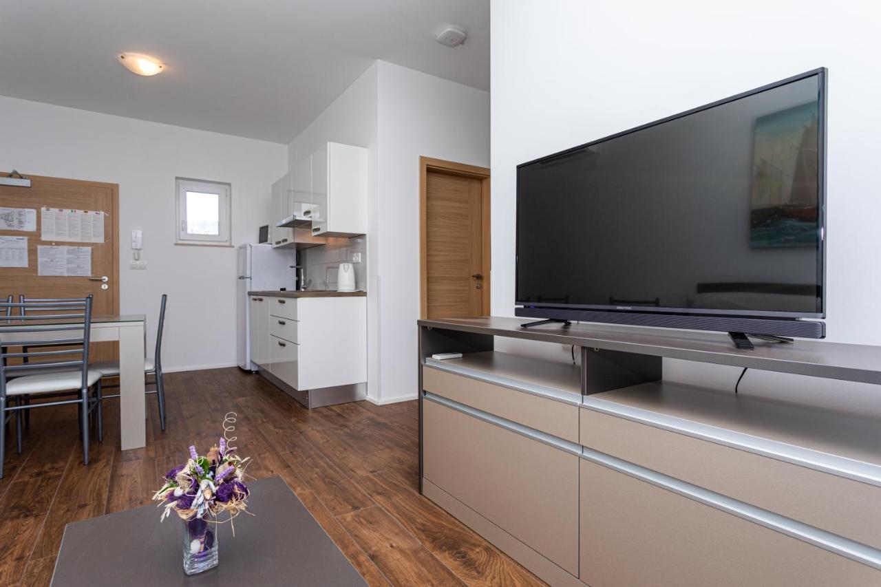 Apartments Crnekovic Tomislava 8A Baška Esterno foto
