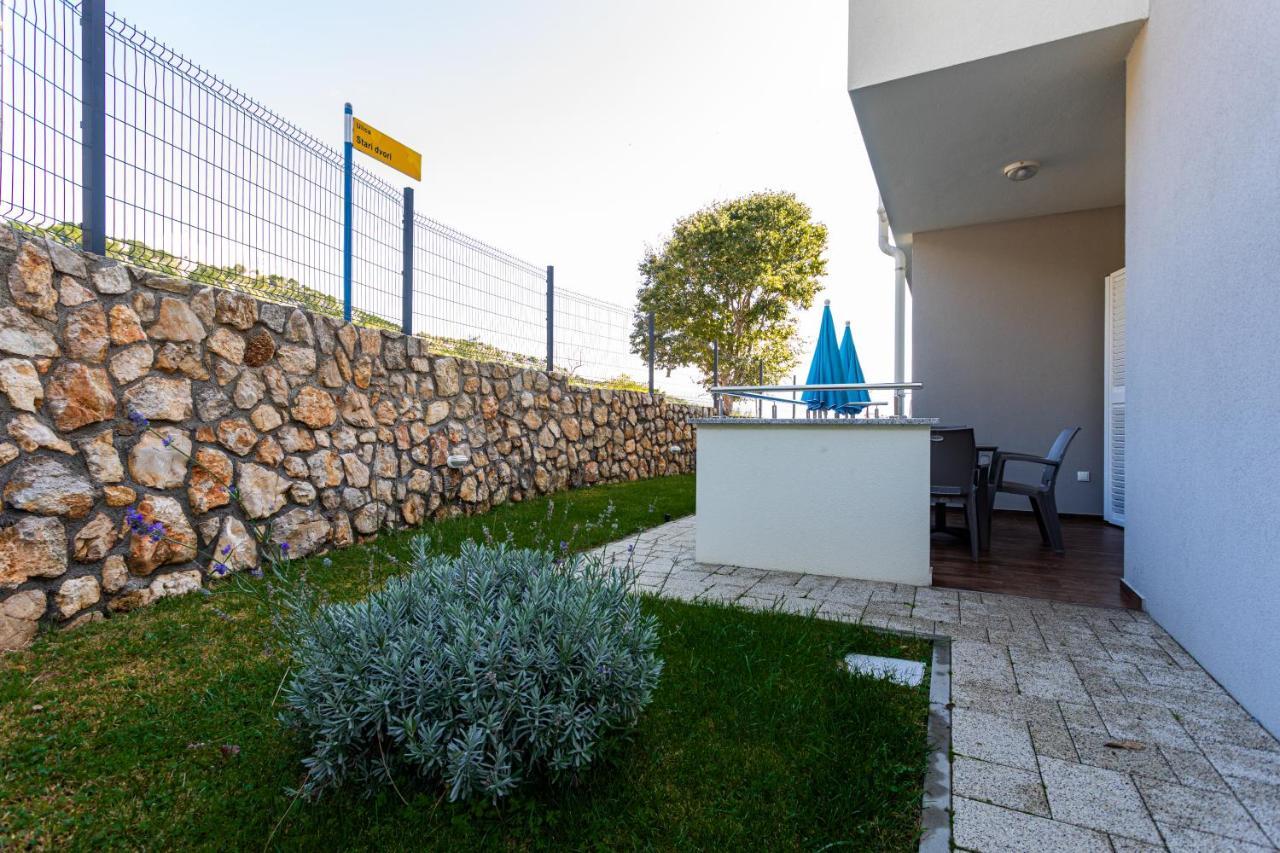 Apartments Crnekovic Tomislava 8A Baška Esterno foto