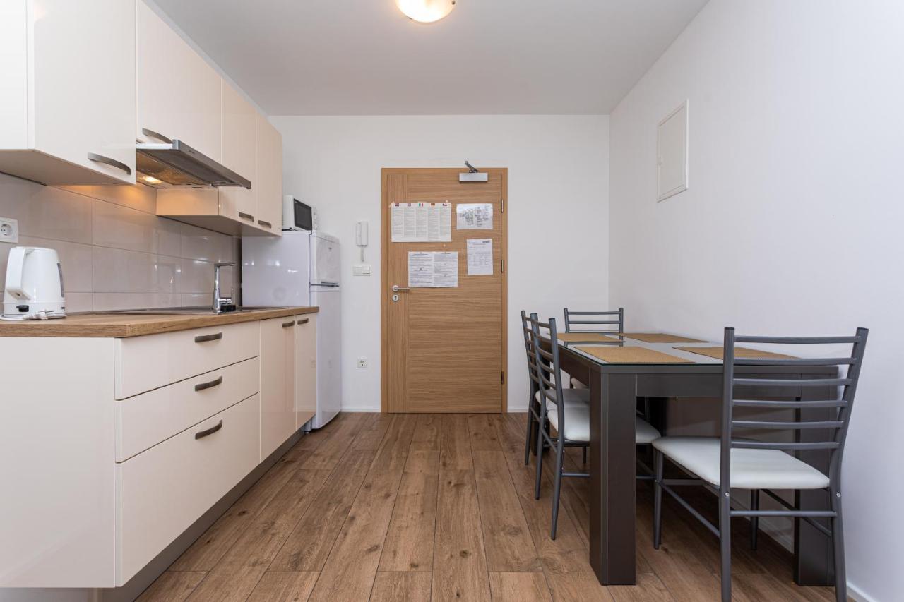 Apartments Crnekovic Tomislava 8A Baška Esterno foto