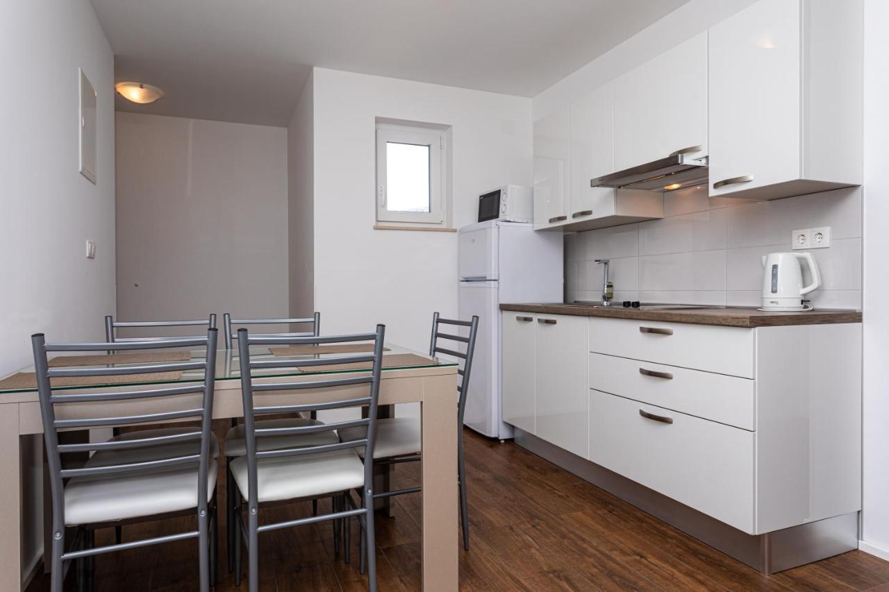 Apartments Crnekovic Tomislava 8A Baška Esterno foto