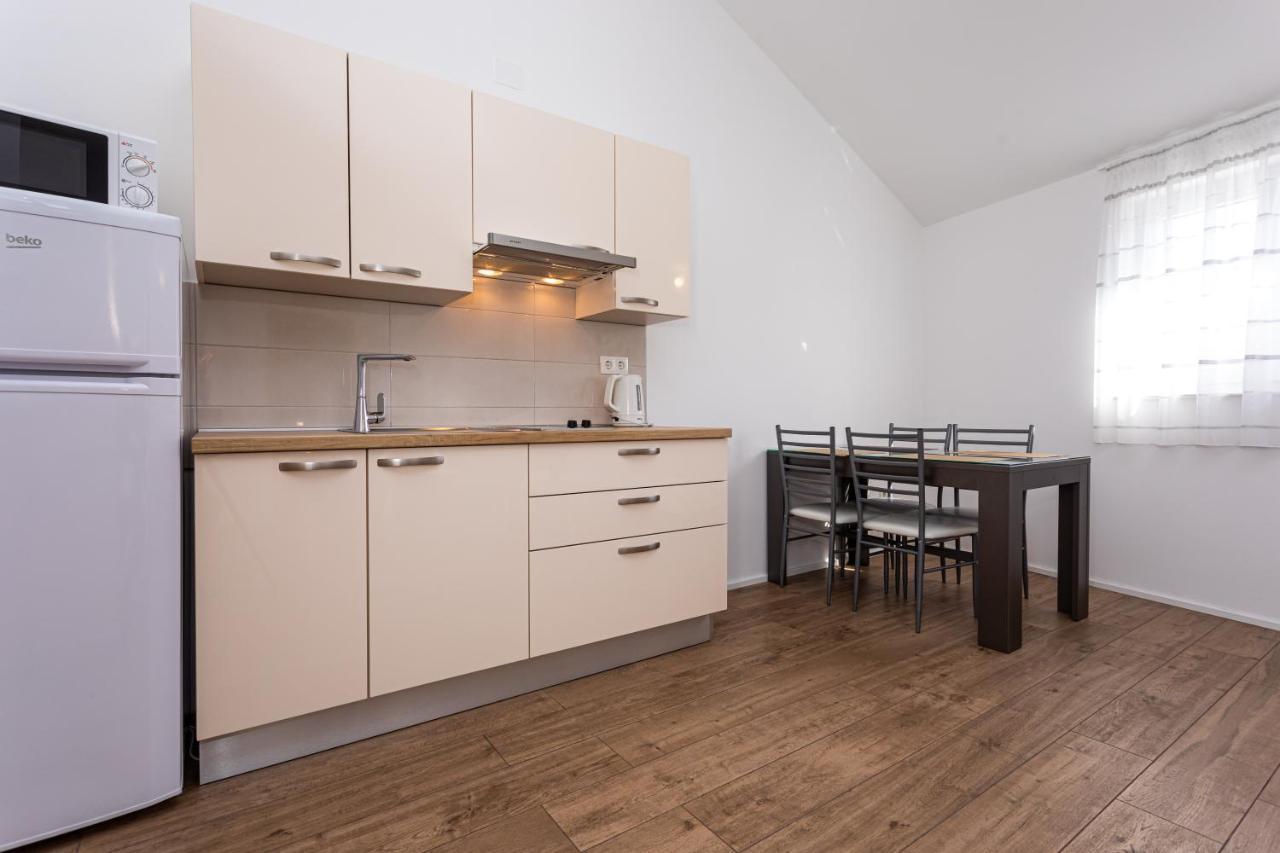 Apartments Crnekovic Tomislava 8A Baška Esterno foto