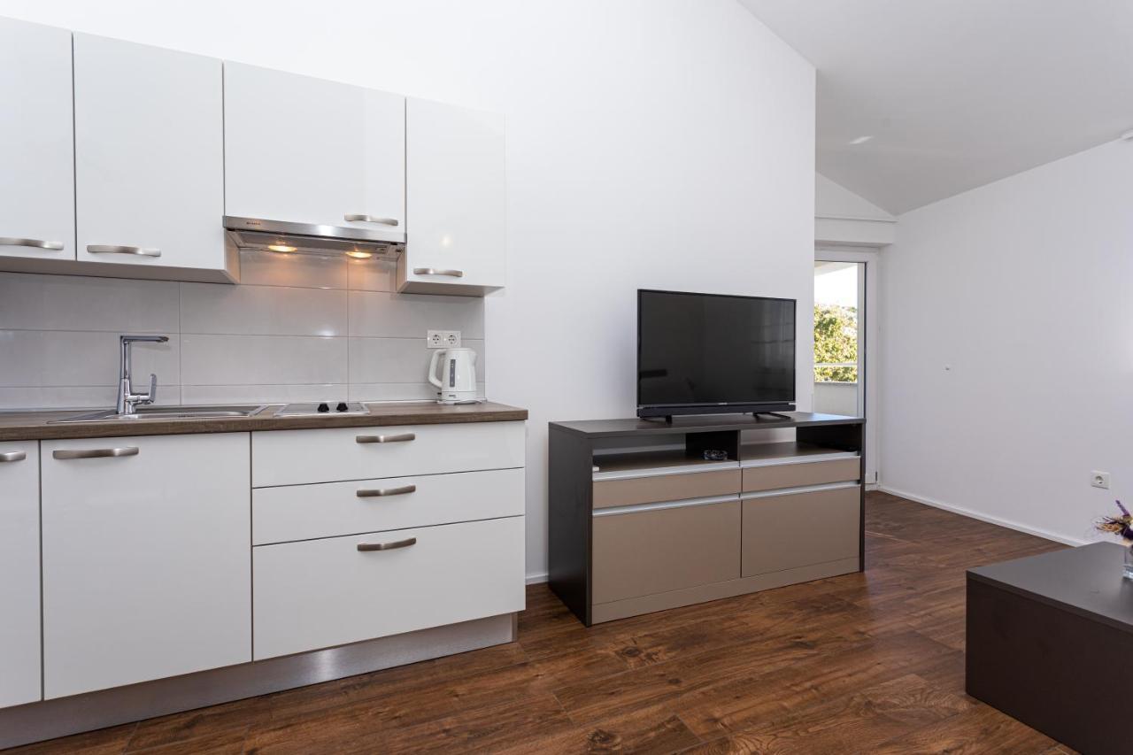 Apartments Crnekovic Tomislava 8A Baška Esterno foto