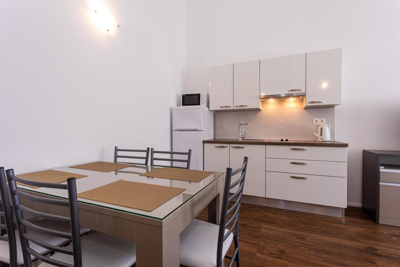 Apartments Crnekovic Tomislava 8A Baška Esterno foto